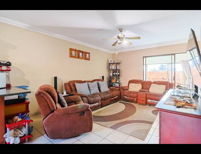 2 BEDROOM TOWNHOUSE FOR SALE IN FLORENTIA